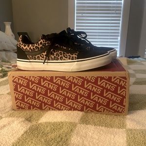 People print vans size 8 worn a couple times. Memory foam.